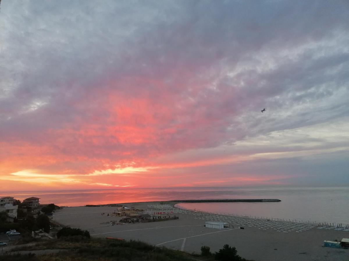 Sunrise Beachfront Relax Residence Konstanca Kültér fotó