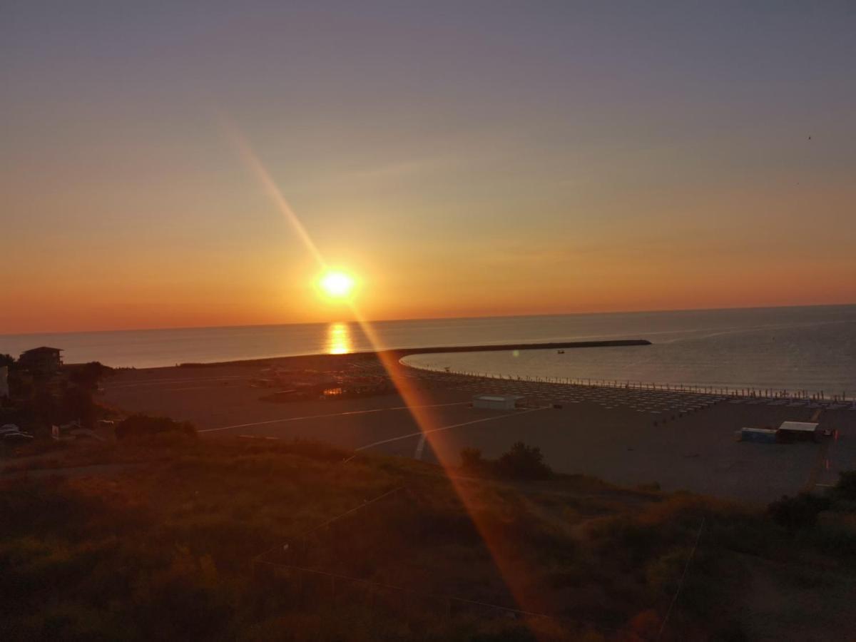 Sunrise Beachfront Relax Residence Konstanca Kültér fotó