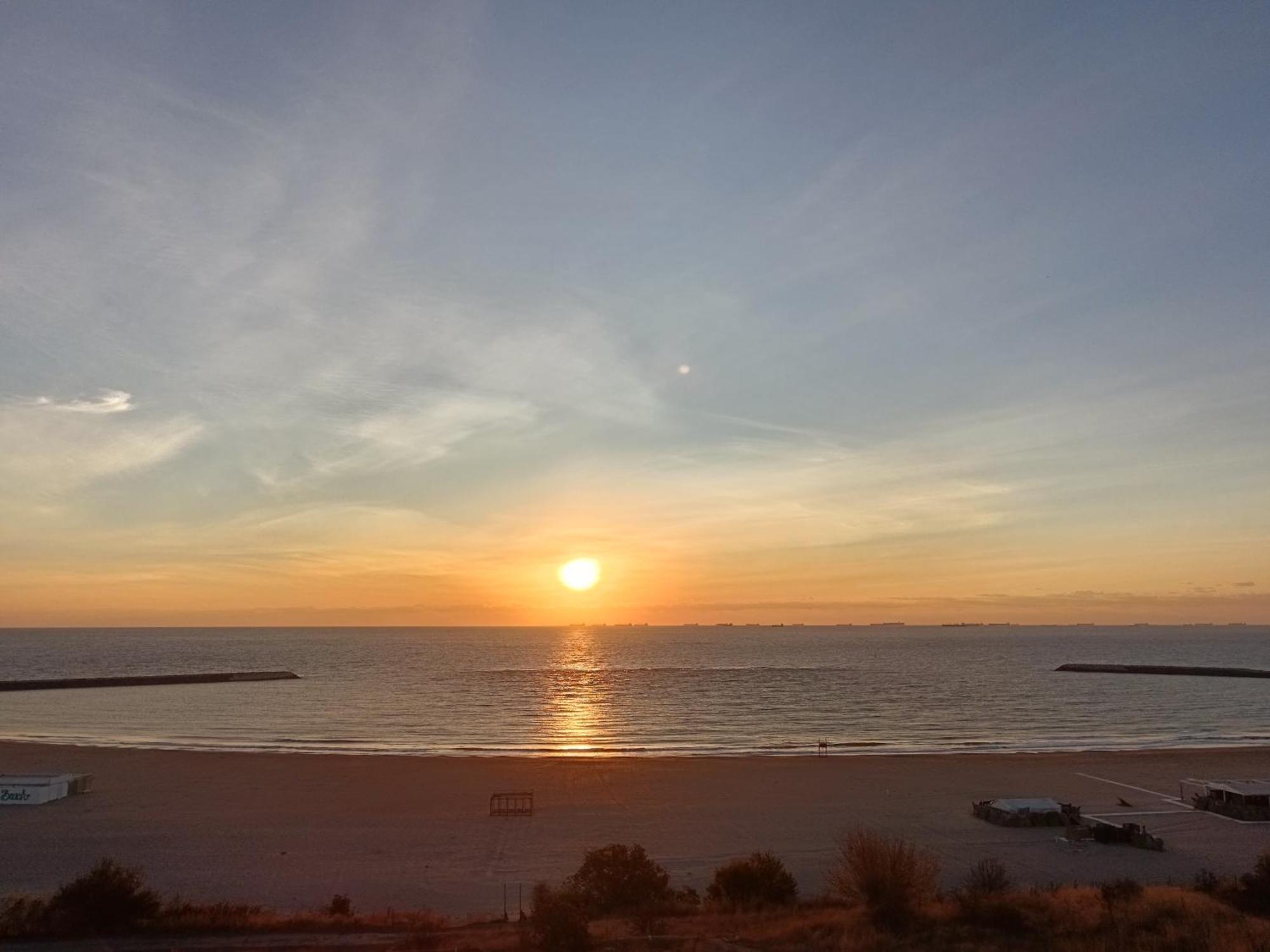 Sunrise Beachfront Relax Residence Konstanca Kültér fotó